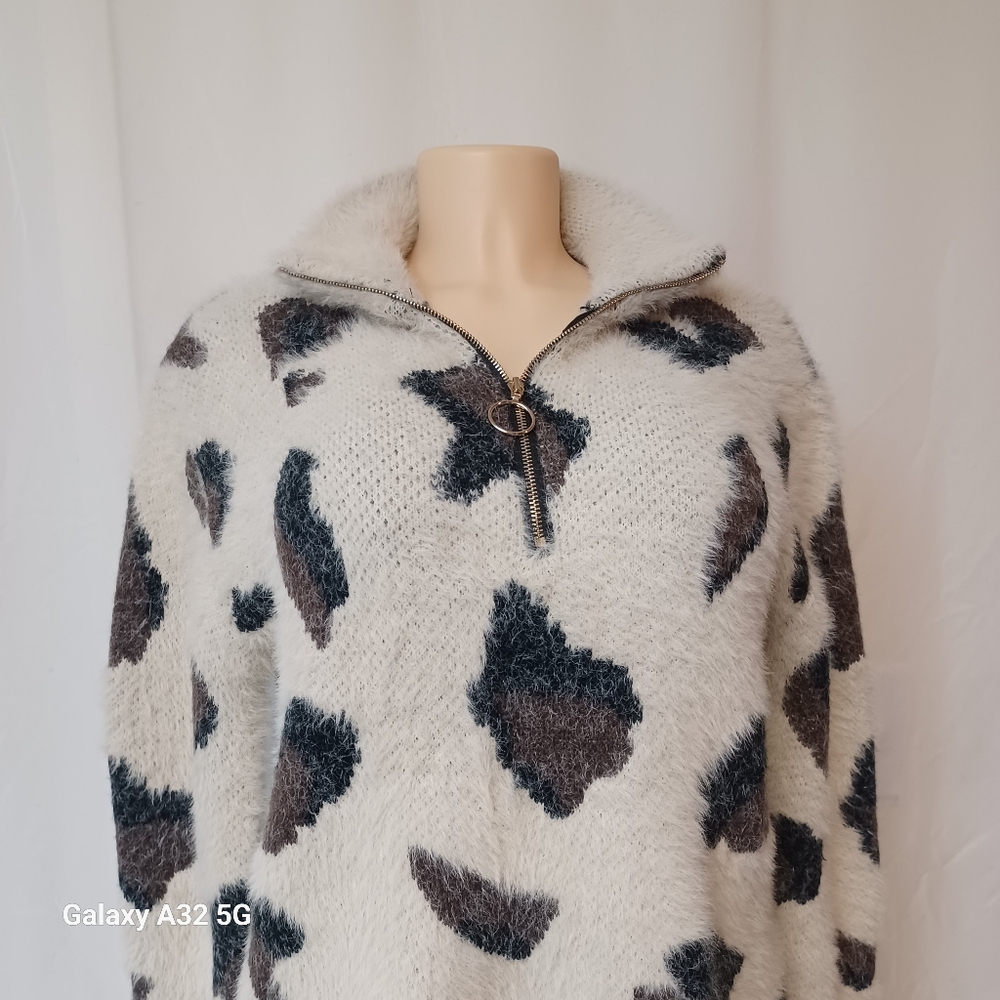 Entro Women Leopard Priht Fuzzy 1/4 Zip Pullover Size L  Soft Textured Sweater - Picture 4 of 10